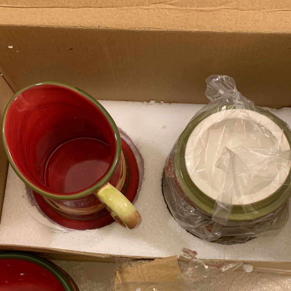 Demdaco Crimson Berries Ceramic Sugar and Creamer Set. - Picture 8 of 8